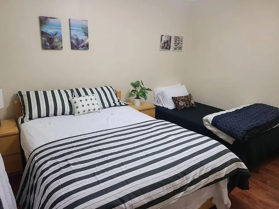 3 Bedroom House In Toronto Downtown Canada
