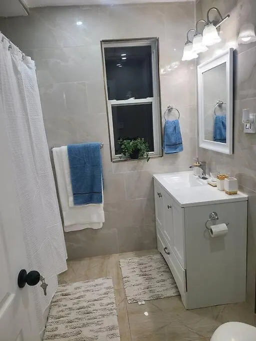 3 Bedroom House In Toronto Downtown Apartment