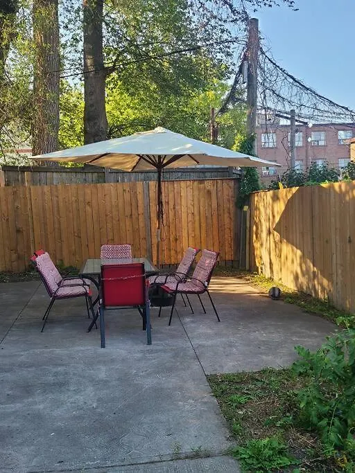 3 Bedroom House In Toronto Downtown Canada