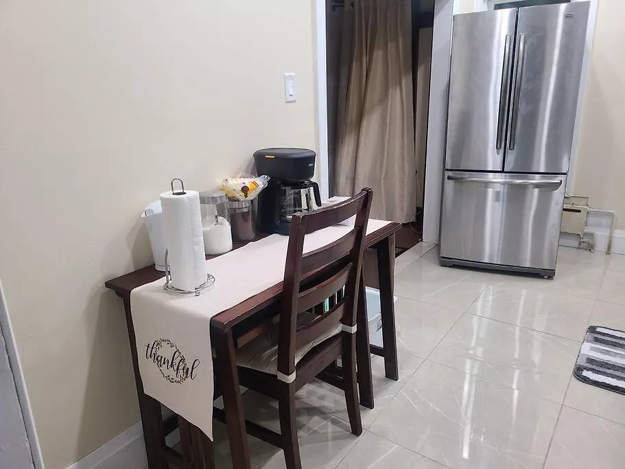 3 Bedroom House In Toronto Downtown