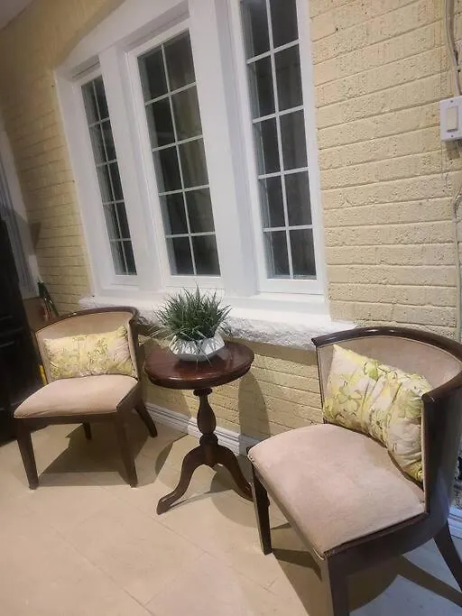 3 Bedroom House In Toronto Downtown 0*,